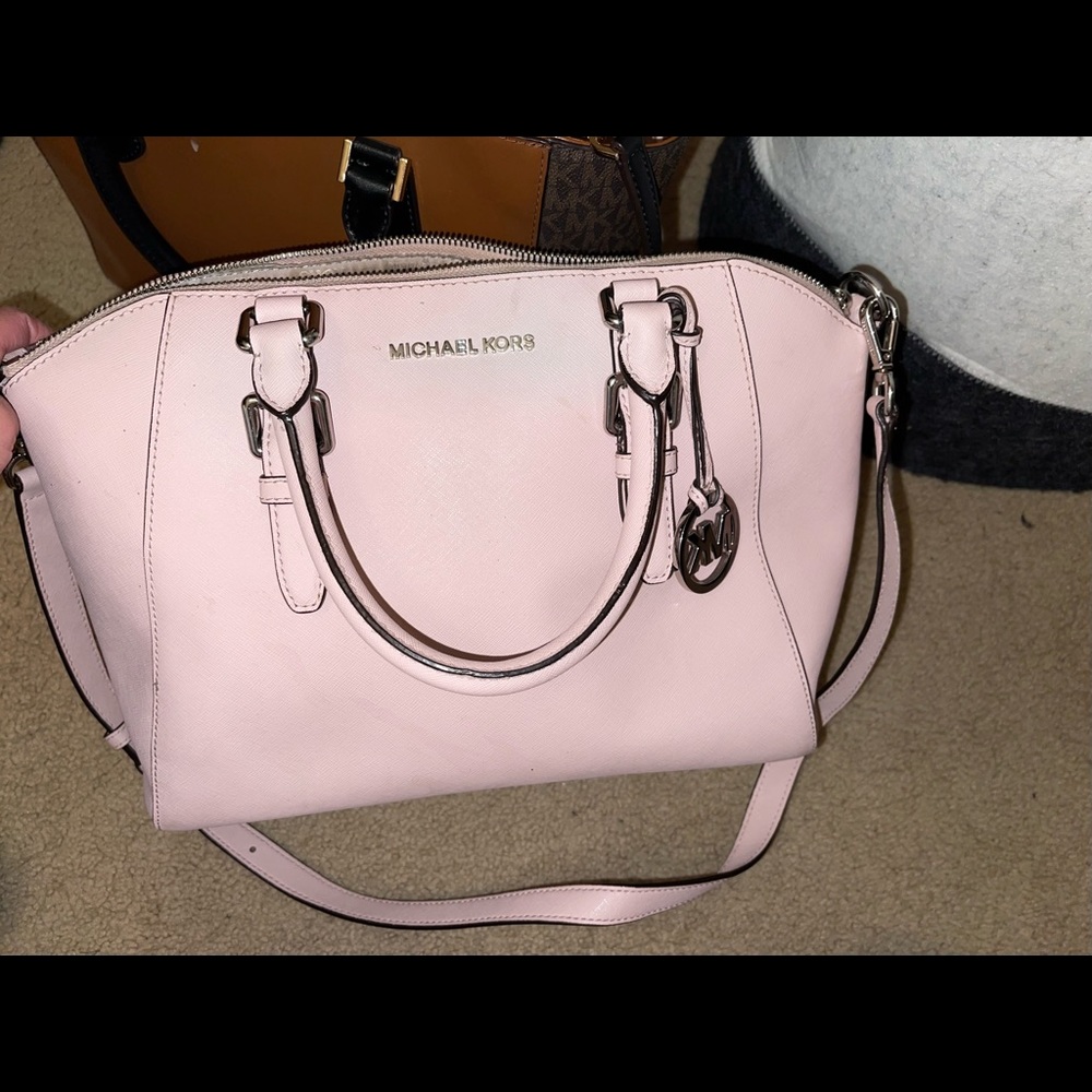 MK Purse Blush Pink. Medium size purse/tote with cross body strap.